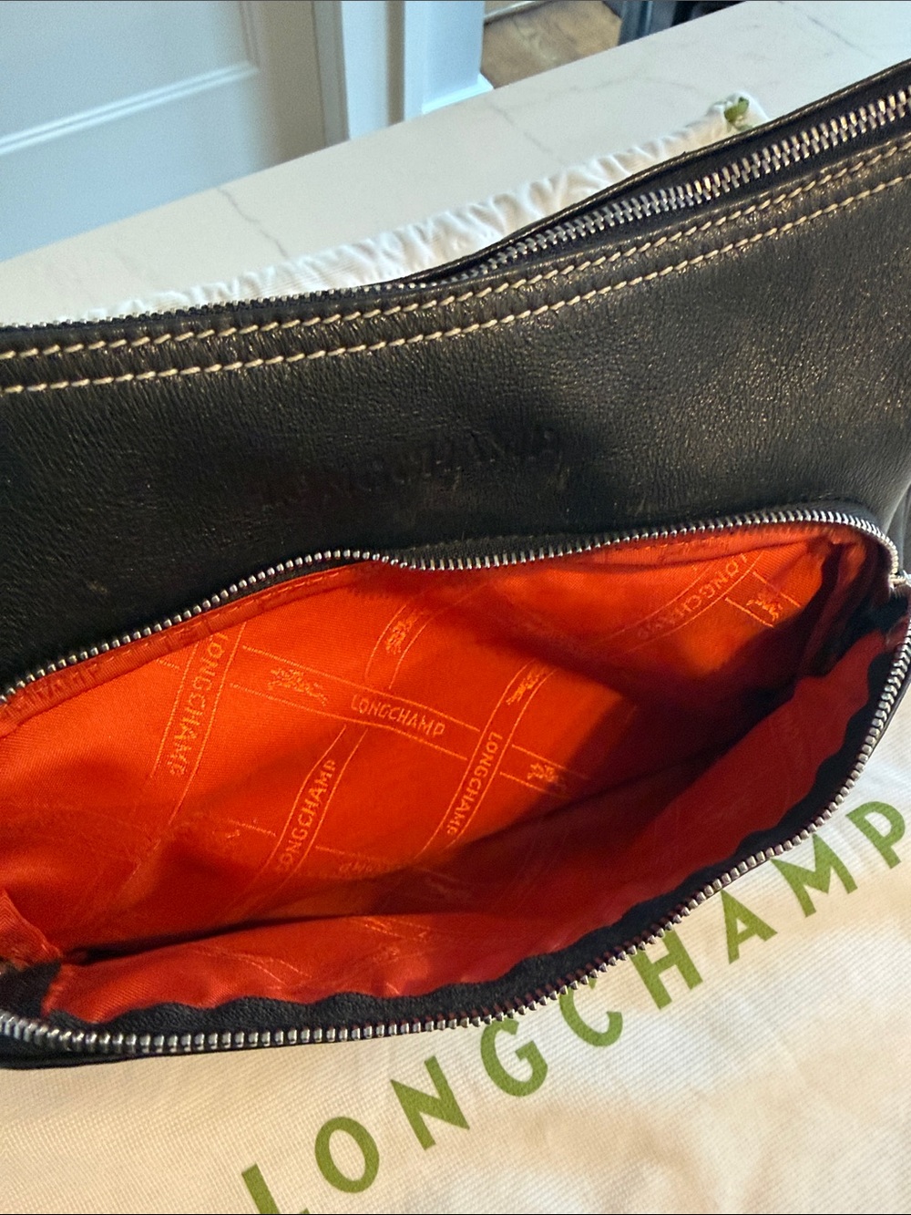 Longchamp Black Leather Shoulder Bag with Wide Contrast-stitched Strap - Picture 3 of 5